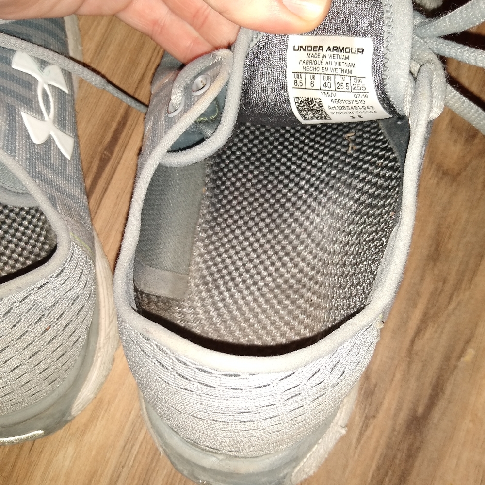 Under Armour Shoes - Picture 5 of 7